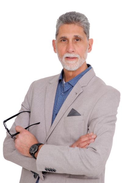 colin vermaak holding glasses